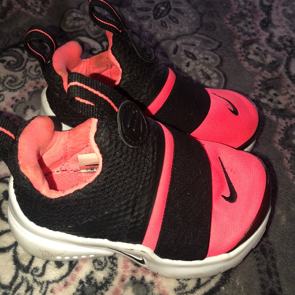 Nike - Picture 2 of 5